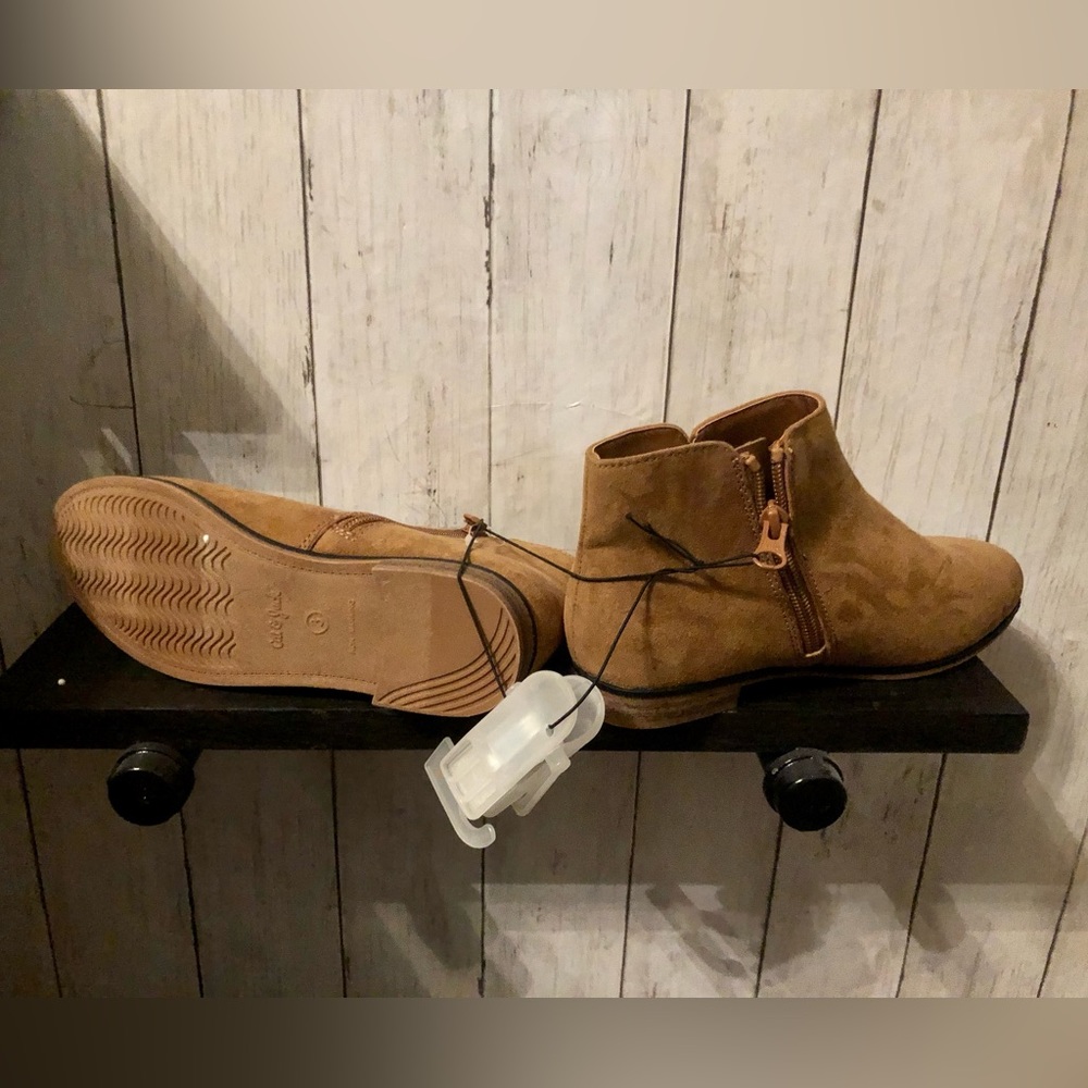 Suede tan, zip up ankle boots. Cat and Jack, kids size 3. Never worn.
